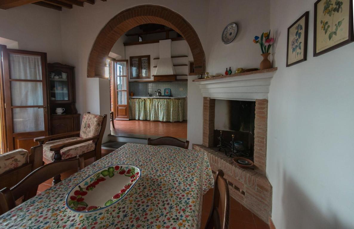 Agriturismo Poggio Al Tesoro Crespina ภายนอก รูปภาพ